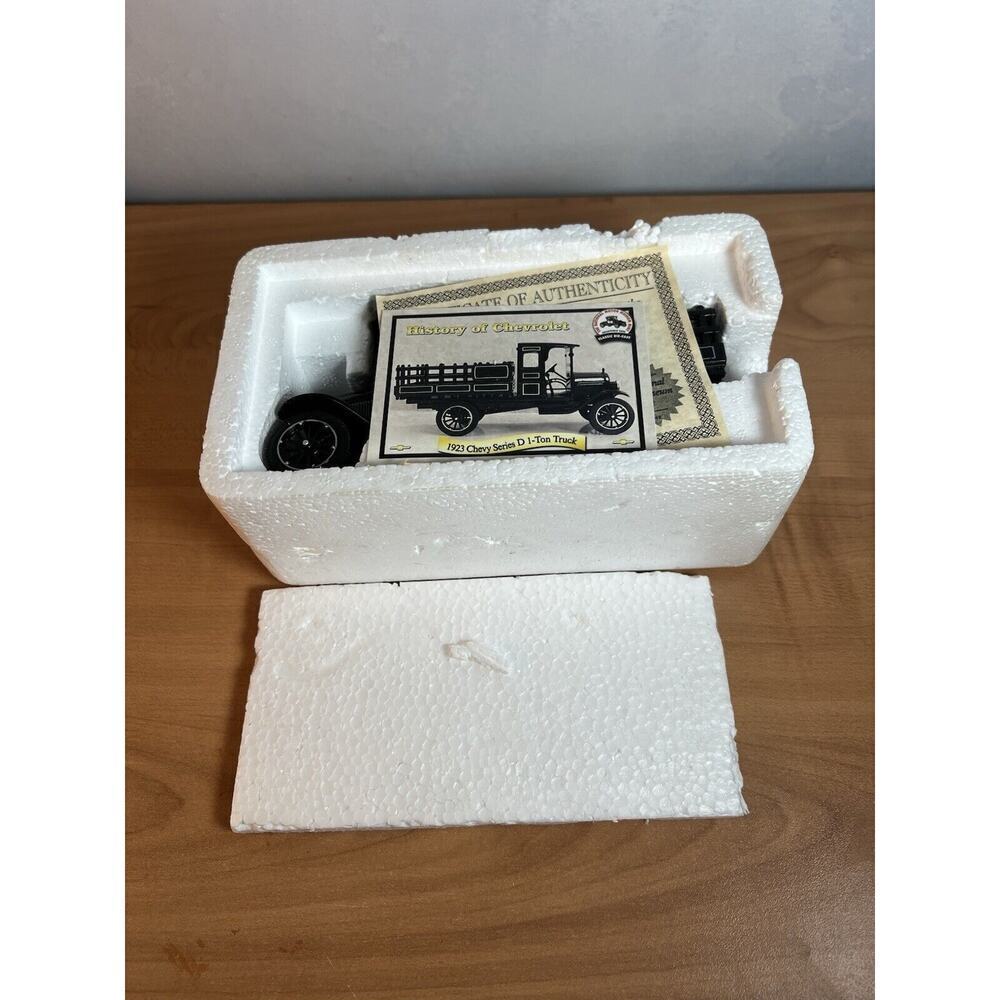 National Motor Museum 1923 Chevy Series D 1-Ton Truck 1:32 Scale (w/cert & Card)